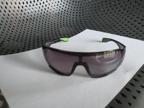prada zonnebril sportief model, Handtassen en Accessoires, Zonnebrillen en Brillen | Heren, Gebruikt, Zonnebril, Overige merken