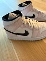 Nike Air Jordan 1 Mid Barely Rose   maat 38  NIEUW, Neuf, Enlèvement ou Envoi, Rose, Sneakers et Baskets