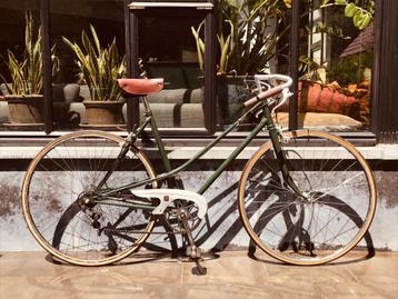 Retro damesfiets beschikbaar voor biedingen