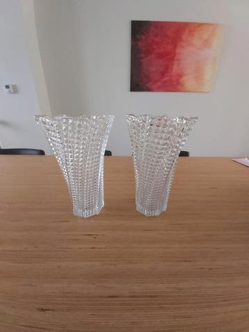 2 prachtige oude vazen met een hoogte van 30 cm