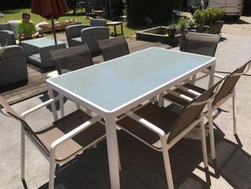 tuintafel in aluminium beschikbaar voor biedingen