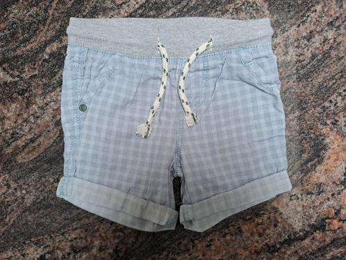 Mt 80 Grijs witte geruite short, Kinderen en Baby's, Babykleding | Maat 80, Gebruikt, Jongetje, Broekje, Ophalen of Verzenden