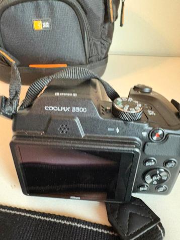 Zwarte camera van Nikon beschikbaar voor biedingen
