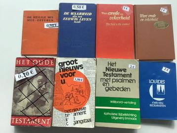 10 tal boekjes over diverse godsdiensten beschikbaar voor biedingen