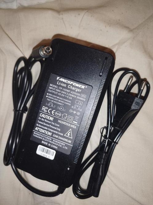 Chargeur rapide trottinette 42V 5A – embout 8 mm, Fietsen en Brommers, Fietsaccessoires | Fietsaccu's, Nieuw, Ophalen
