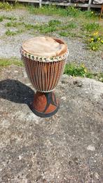 Djembe, te herstellen., Muziek en Instrumenten, Percussie, Zo goed als nieuw, Ophalen