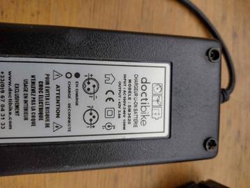 OPLADER VOOR ELEKTRISCHE SCOOTERS beschikbaar voor biedingen