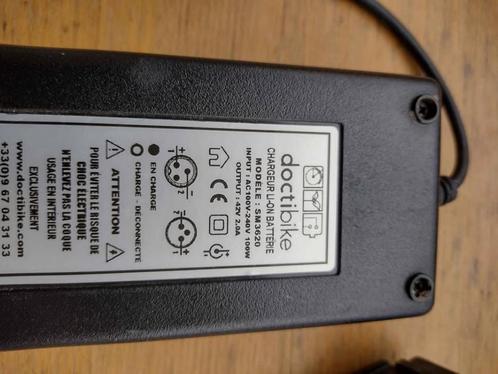 OPLADER VOOR ELEKTRISCHE SCOOTERS, Fietsen en Brommers, Steps, Gebruikt, Elektrische step (E-scooter), Ophalen