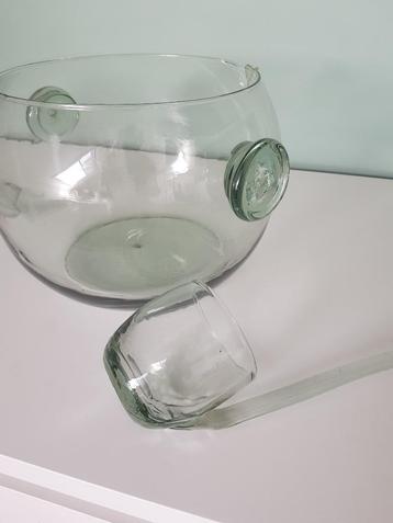 Vintage glazen punch bowl / kom met lepel en deksel beschikbaar voor biedingen