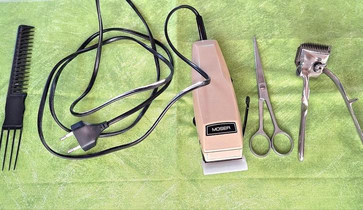 2 tondeuses: 1 handmatig + 1 elektrisch, Computers en Software, Pc- en Netwerkkabels, Gebruikt, Ophalen of Verzenden