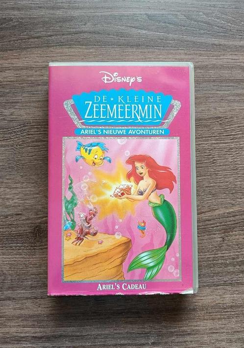 VHS - De Kleine Zeemeermin - Ariel's Cadeau - Disney - €5, CD & DVD, VHS | Film, Utilisé, En néerlandais, Tous les âges, Enlèvement ou Envoi