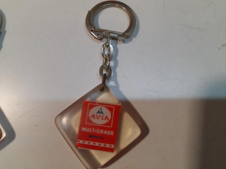 oude Avia multigrade sleutelhanger met oliekan, Verzamelen, Merken en Reclamevoorwerpen, Gebruikt, Overige typen, Verzenden