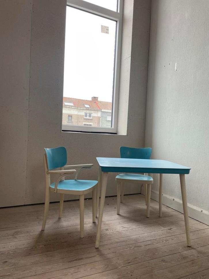 Vintage kinderstoeletjes en tafel ligna thonet, Maison & Meubles, Tables | Tables d'appoint, Comme neuf, Enlèvement