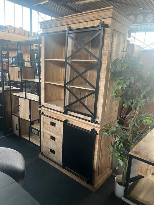 Buffetkast mangohout industriël (outlet), Huis en Inrichting, Woonaccessoires | Overige, Zo goed als nieuw, Ophalen