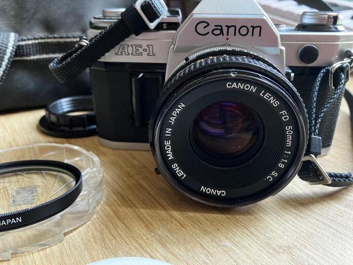 Canon AE-1 met 50mm lens en toebehoren, Audio, Tv en Foto, Fotocamera's Analoog, Gebruikt, Compact, Canon, Ophalen of Verzenden