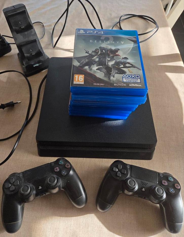 Playstation 4 met 2 controllers en 8 spelletjes, Games en Spelcomputers, Spelcomputers | Sony PlayStation 4, Zo goed als nieuw
