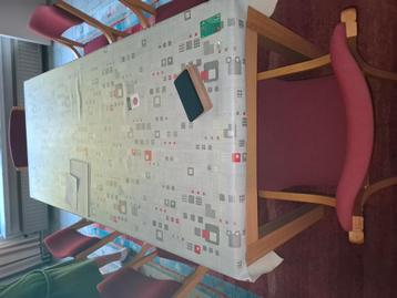 Zware eiken tafel, uitschuifbaar beschikbaar voor biedingen