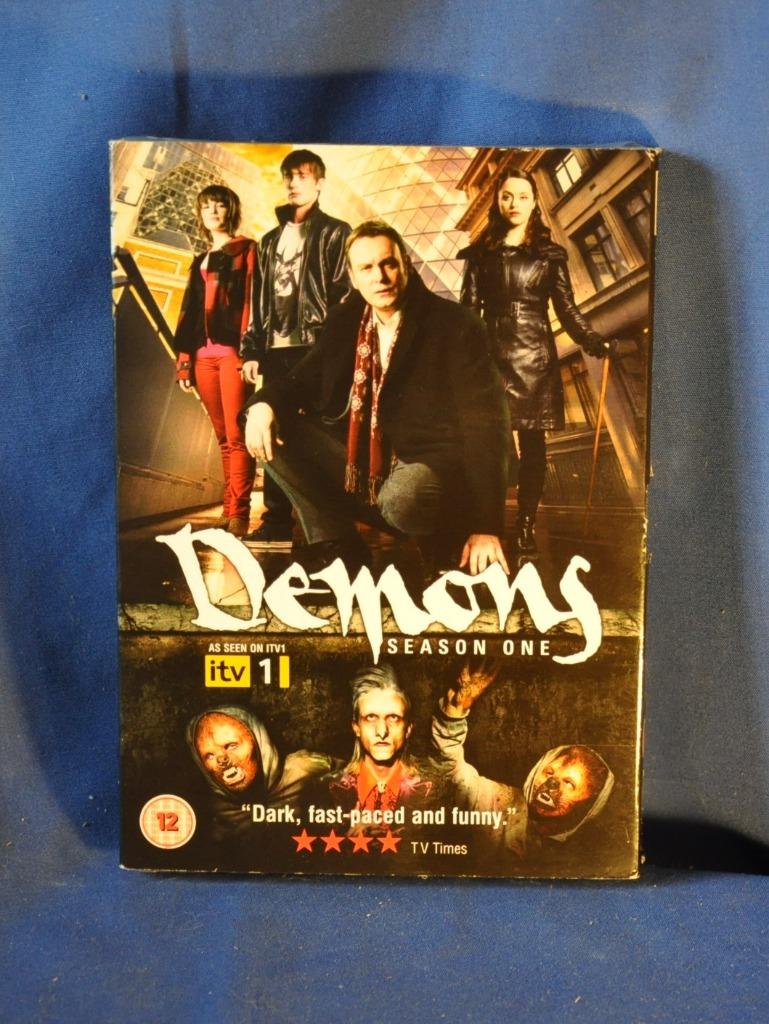 dvd neuf demons saison 1 version original (x20188), CD & DVD, DVD | TV & Séries télévisées, À partir de 12 ans, Enlèvement ou Envoi