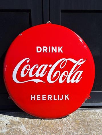 Grote emaille Hollandse Coca Cola button van Langcat Bussum. beschikbaar voor biedingen