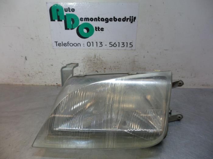 Phare gauche d'un Suzuki Swift (Swift 96-), Autos : Pièces & Accessoires, Éclairage, Suzuki, Utilisé, Enlèvement ou Envoi