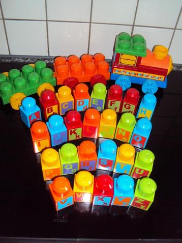 Megablocks, trein met al de letters van het alfabet beschikbaar voor biedingen