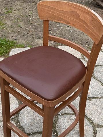Zeer stevige barstoel. Retrolook. beschikbaar voor biedingen