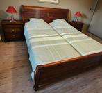 Slaapkamer met bijpassende nachtkastjes koop wegens verhuis., Antiek en Kunst, Ophalen