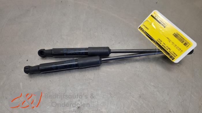 Amortisseur capot moteur droit d'un Renault Trafic, Autos : Pièces & Accessoires, Carrosserie & Tôlerie, Renault, Utilisé, 3 mois de garantie