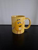 gele mok M&M, Enlèvement ou Envoi, Comme neuf, Tasse(s) et/ou soucoupe(s)