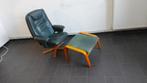 Relax fauteuil en voetenbank variërend in leer en kleur hout, Gebruikt, Ophalen of Verzenden, Hout