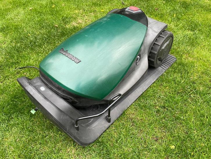 Robomow RC308u +station +nieuw mes +testrapport: topstaat!, Tuin en Terras, Robotmaaiers, Zo goed als nieuw, Meer dan 25 cm, Met regensensor