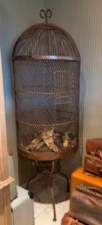 Il s'agit d'une cage à oiseaux ancienne en fer forgé., Antiquités & Art, Enlèvement ou Envoi