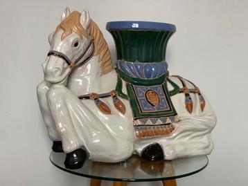 Vintage plantenstaander beschikbaar voor biedingen