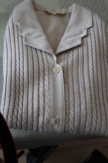 Grijze Dames cardigan /vest merk Daxon maat 42   beschikbaar voor biedingen