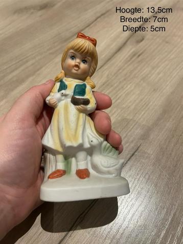 Beeldje meisje beschikbaar voor biedingen