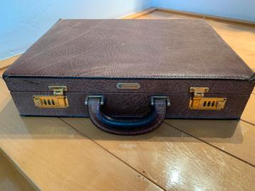 Aktekoffer/Attaché leer Samsonite met cijferslot beschikbaar voor biedingen