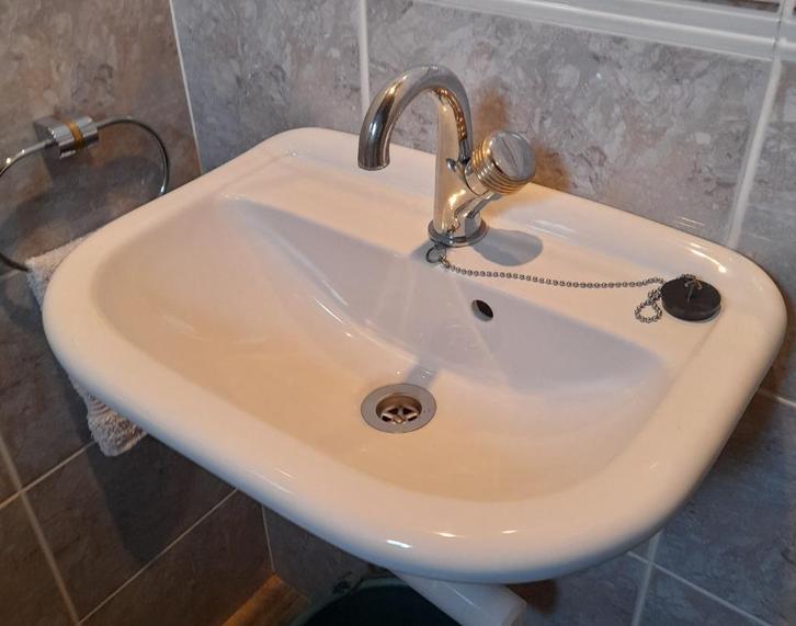 Handenwasser Villeroy & Boch met koudwaterkraan, Doe-het-zelf en Bouw, Sanitair, Zo goed als nieuw, Wastafel, Steen, Ophalen