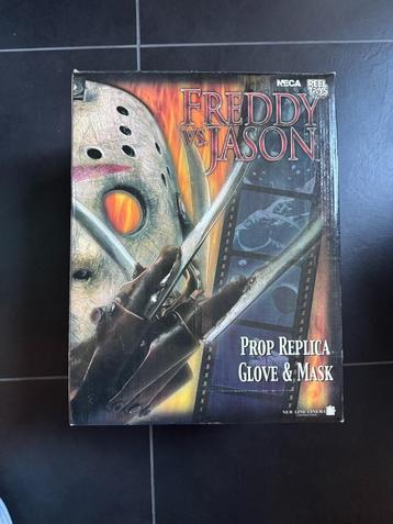 Freddy vs Jason Glove & Mask Prop Replica set by NECA, Enlèvement ou Envoi, Neuf, Film, Statue, Réplique ou Modèle
