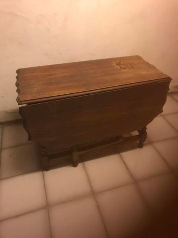 Table pliée beschikbaar voor biedingen