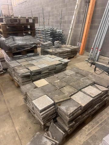 Pave20x20 imitation pierre bleu avec 15 m de bordure beton beschikbaar voor biedingen