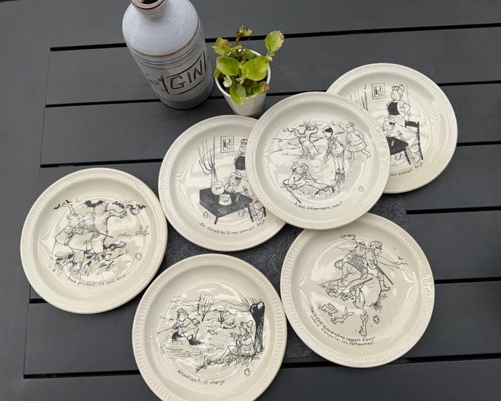 Humoristische platen uit St-Amand, Antiek en Kunst, Antiek | Servies los, Ophalen of Verzenden