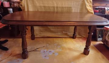 Ovale tafel en 6 eikenhouten stoelen beschikbaar voor biedingen