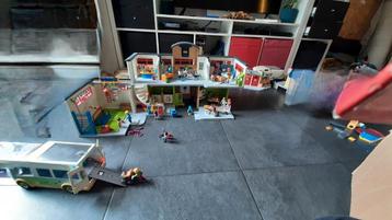 Playmobil school + schoolbus beschikbaar voor biedingen