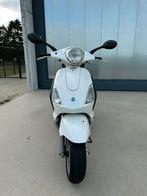 Piaggio fly 50cc 4T B-klasse, Fietsen en Brommers, Brommers | Overige merken, Ophalen