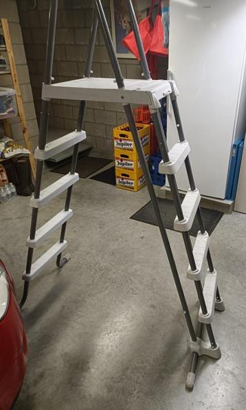 Échelle Intex 132 cm, Enlèvement, Utilisé, Échelle