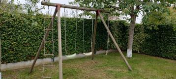 houten schommel beschikbaar voor biedingen