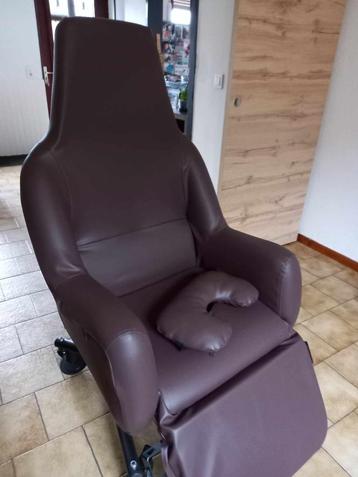 Fauteuil coquille manuel beschikbaar voor biedingen