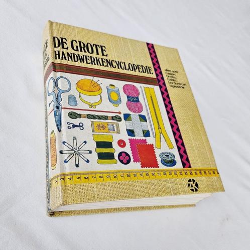 De grote Handwerkencyclopedie- Annie Morand, Boeken, Hobby en Vrije tijd, Gelezen, Breien en Haken, Ophalen of Verzenden