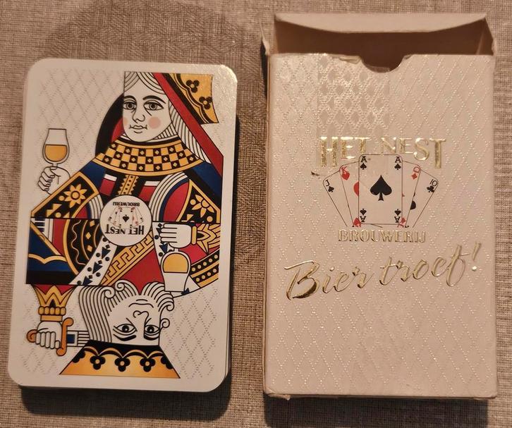 Het Nest speelkaarten
De afbeelding toont een do, Verzamelen, Speelkaarten, Jokers en Kwartetten, Zo goed als nieuw, Speelkaart(en)