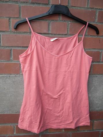 Topje voor dames, maat XL. (Camaïeu) koraalkleur beschikbaar voor biedingen